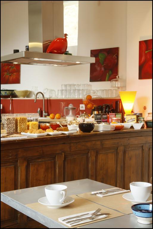 La Maison Rouge D'Uzes B&B Exterior photo